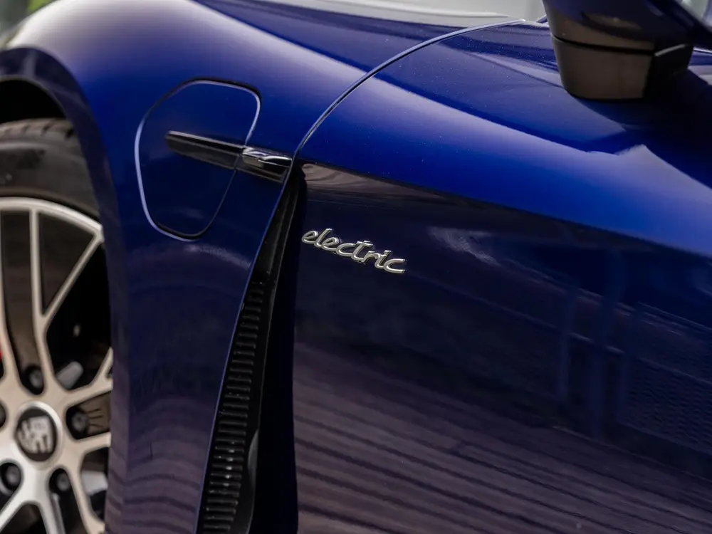 Porsche Taycan 4S Performance 84 kWh uit 2020, foto 10