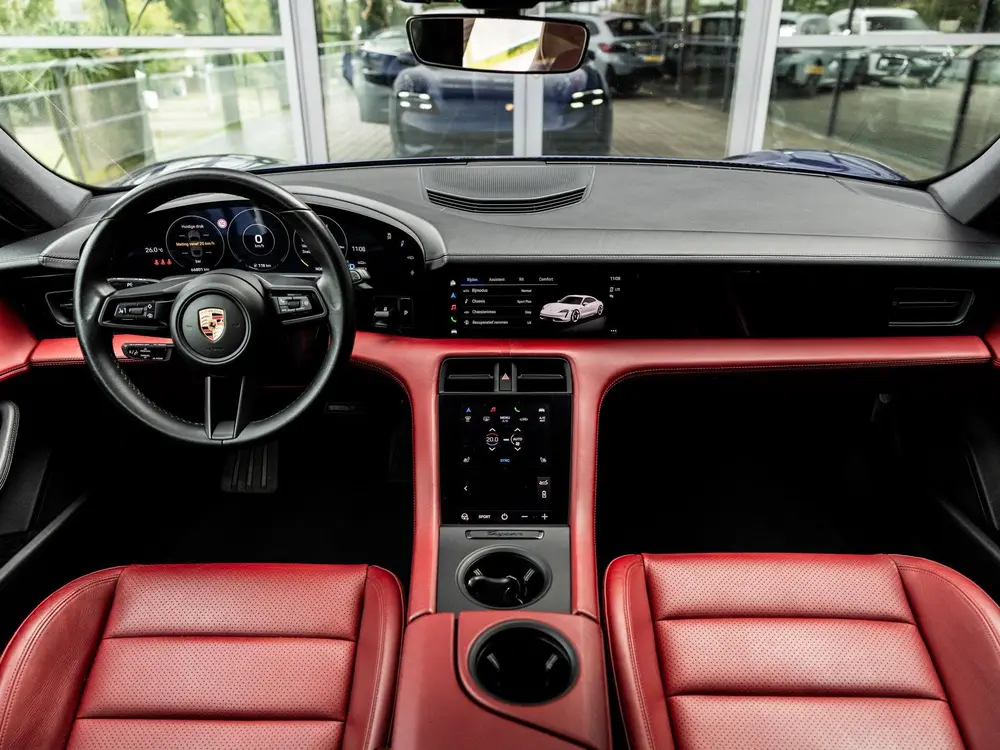 Porsche Taycan 4S Performance 84 kWh uit 2020, foto 13