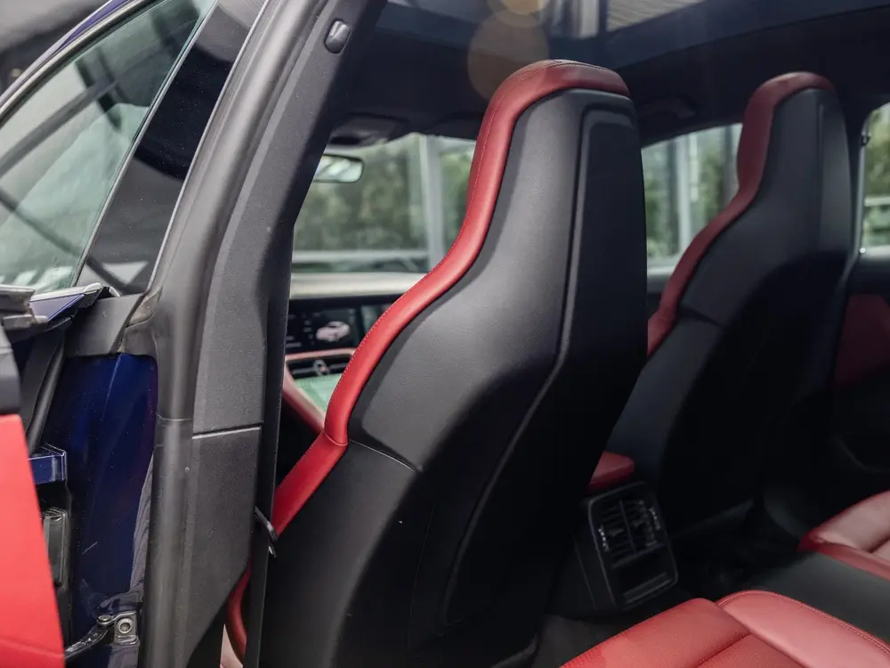 Porsche Taycan 4S Performance 84 kWh uit 2020, foto 16
