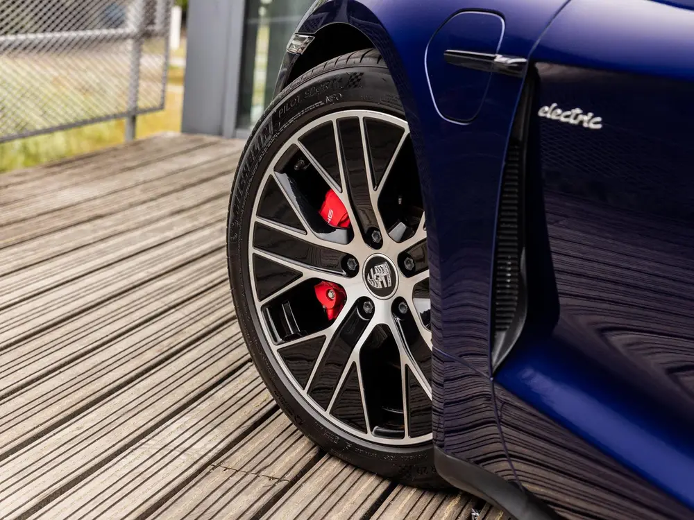 Porsche Taycan 4S Performance 84 kWh uit 2020, foto 9
