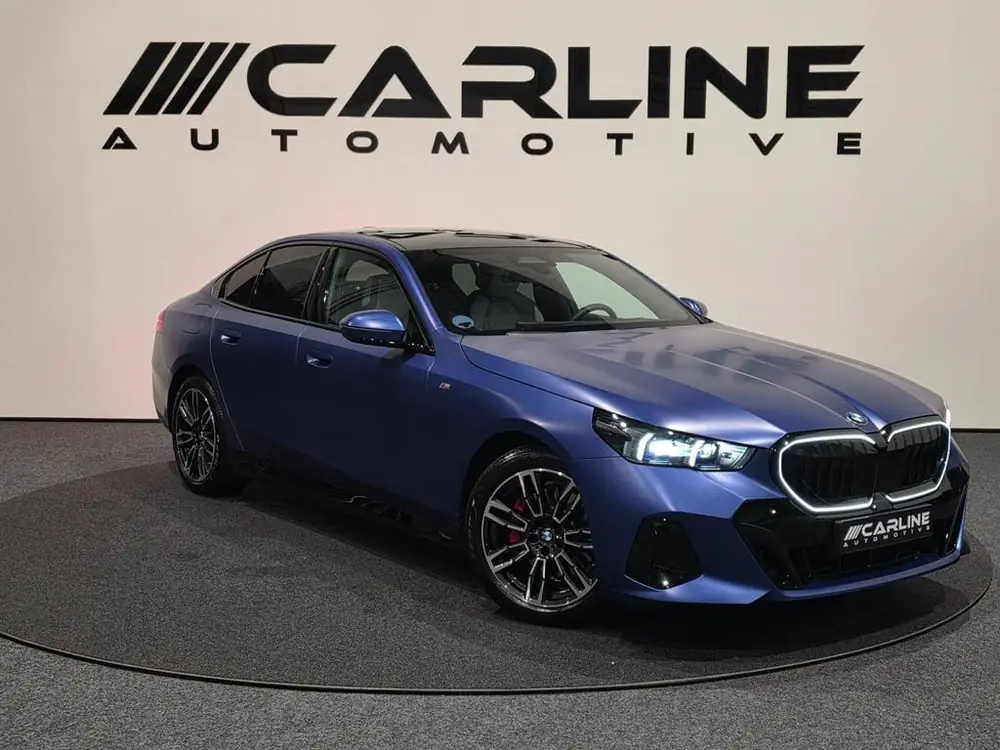 BMW 5-Serie 520i M SPORTPAKKET INDIVIDUAL PANORAMA ASSIST KE uit 2025