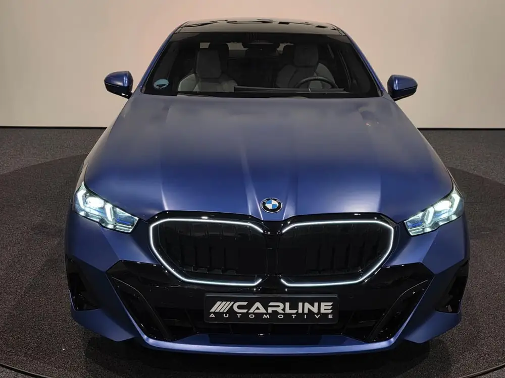 BMW 5-Serie 520i M SPORTPAKKET INDIVIDUAL PANORAMA ASSIST KE uit 2025, foto 2
