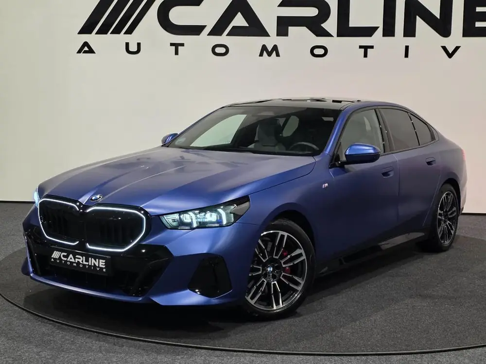 BMW 5-Serie 520i M SPORTPAKKET INDIVIDUAL PANORAMA ASSIST KE uit 2025, foto 3