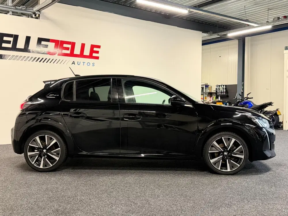 Peugeot 208 1.2 GT-Line uit 2021, foto 4
