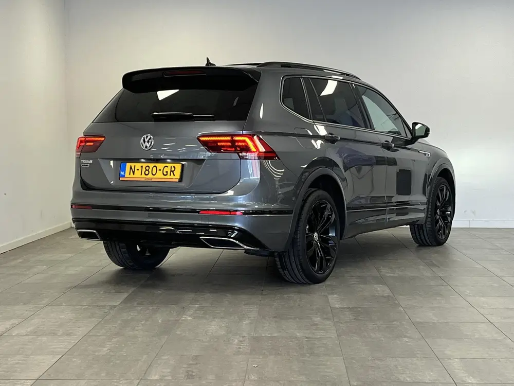 Volkswagen Tiguan Allspace 1.5 TSI R-line Black Style | PANO uit 2021, foto 2