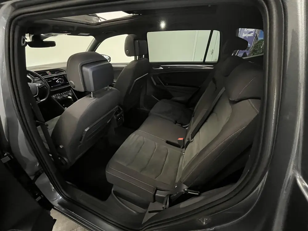 Volkswagen Tiguan Allspace 1.5 TSI R-line Black Style | PANO uit 2021, foto 8