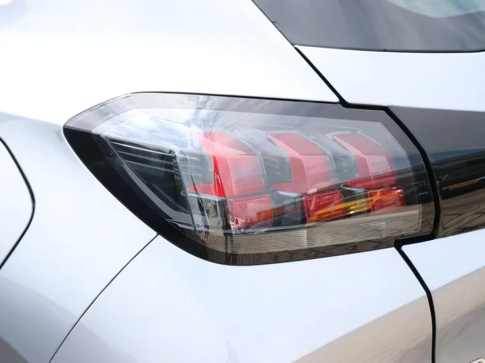Peugeot 208 1.2 PureTech Active Pack LED uit 2021, foto 17