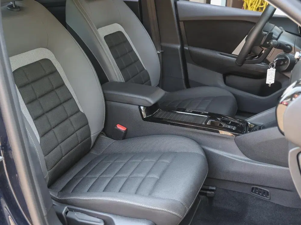 Citroën C4 1.2 Hybrid 136 Plus uit 2025, foto 10