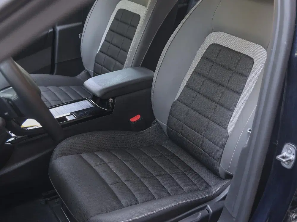 Citroën C4 1.2 Hybrid 136 Plus uit 2025, foto 12