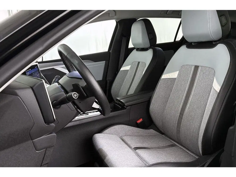 Opel Astra Sports Tourer 1.6 Turbo Plug In Hybrid Bus uit 2023, foto 6