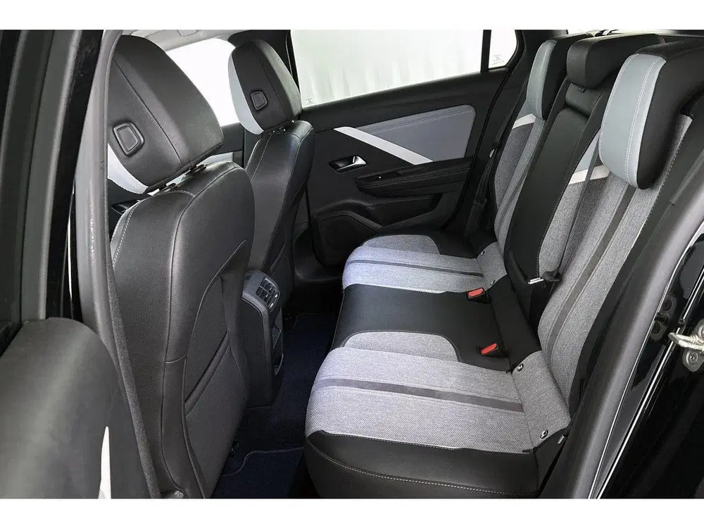 Opel Astra Sports Tourer 1.6 Turbo Plug In Hybrid Bus uit 2023, foto 8