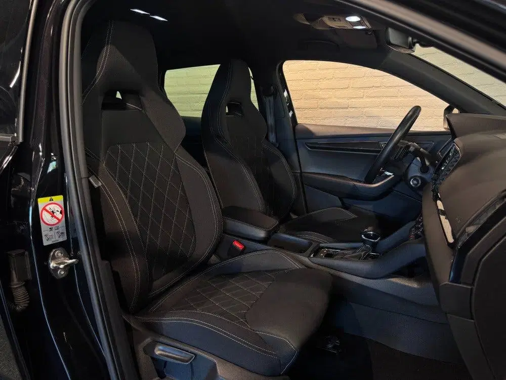 Skoda Karoq 1.5 TSI Sportline Business Stoel- stuurver uit 2021, foto 12