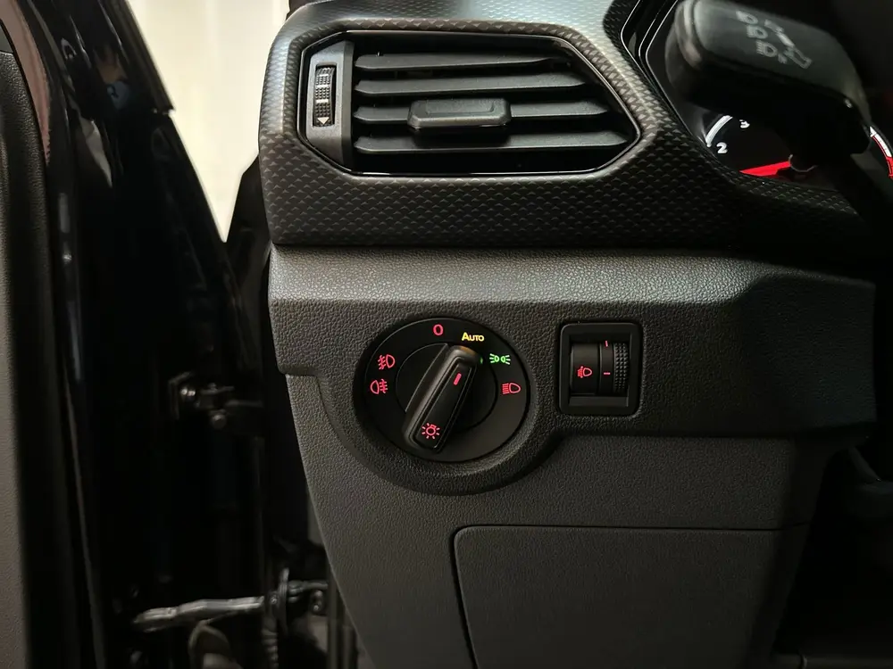 Volkswagen T-Cross 1.0 TSI Life Navigatie DAB+ App-Connect C uit 2019, foto 18