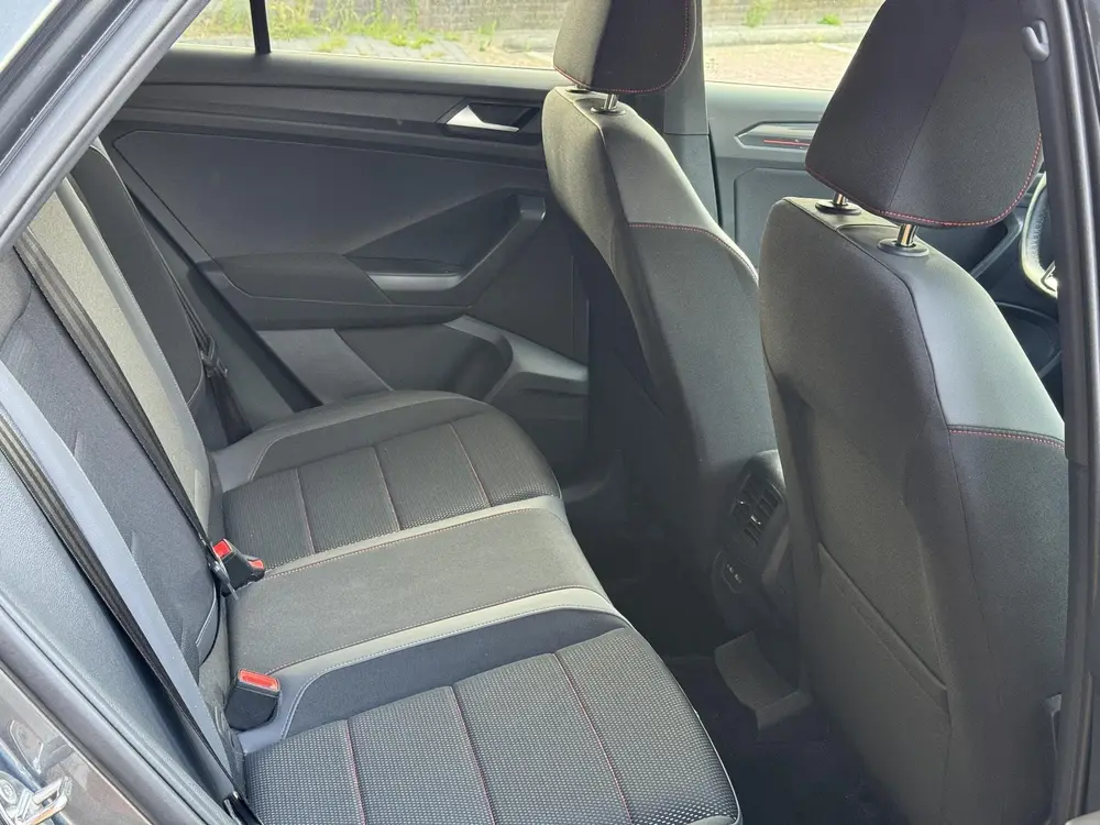Volkswagen T-Roc 1.5 TSI Sport,19`,Navi,Carpl,Cam,Led,Cruise uit 2022, foto 10