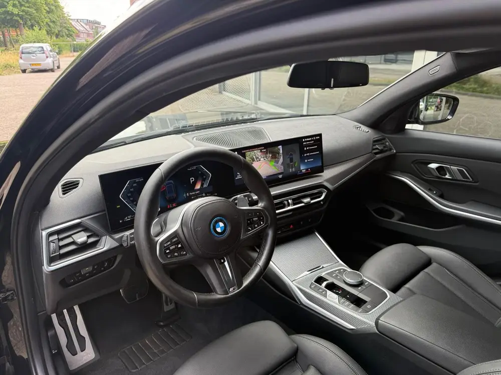 BMW 3-serie 330e 292pk Aut uit 2023, foto 12