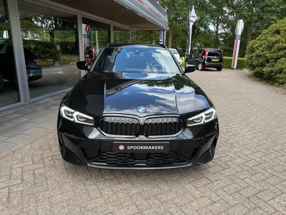 BMW 3-serie 330e 292pk Aut uit 2023, foto 2