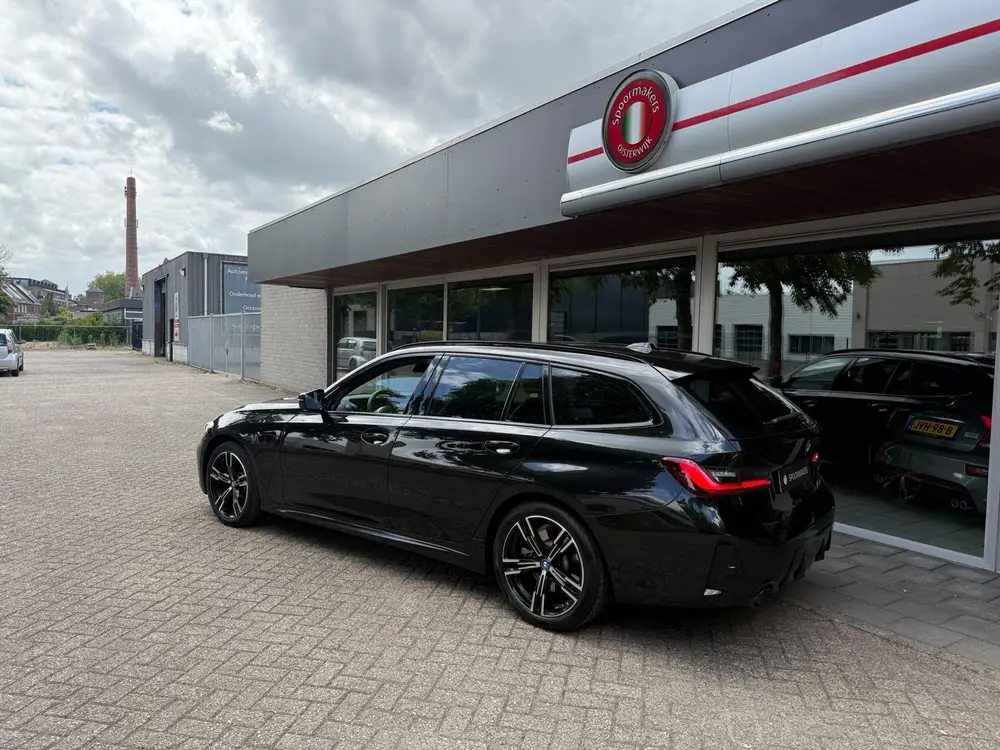 BMW 3-serie 330e 292pk Aut uit 2023, foto 3