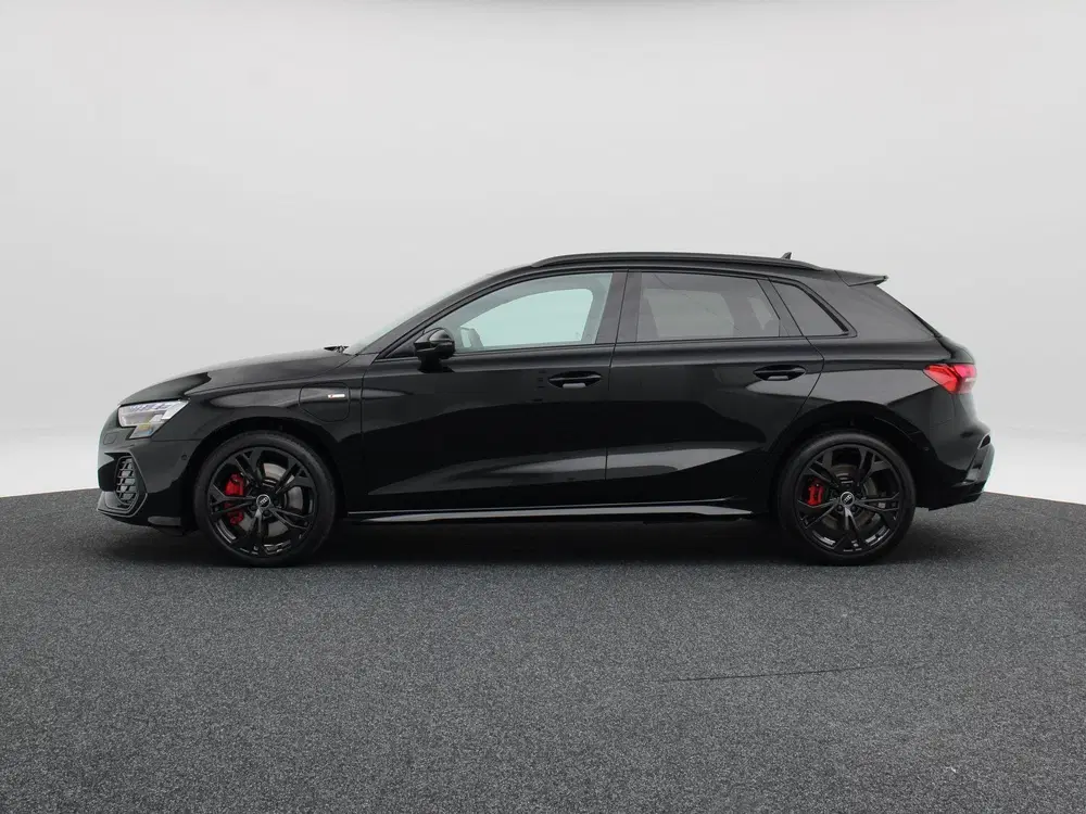 Audi A3 45 TFSi 272 Pk e S-line Competition uit 2025, foto 10