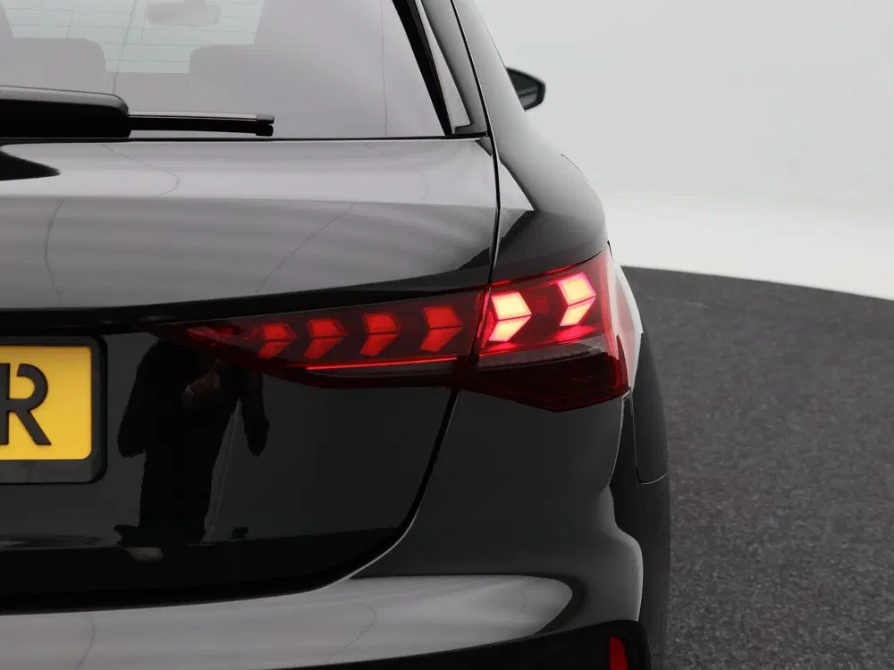 Audi A3 45 TFSi 272 Pk e S-line Competition uit 2025, foto 15