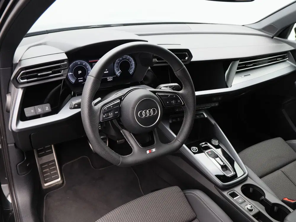 Audi A3 45 TFSi 272 Pk e S-line Competition uit 2025, foto 4