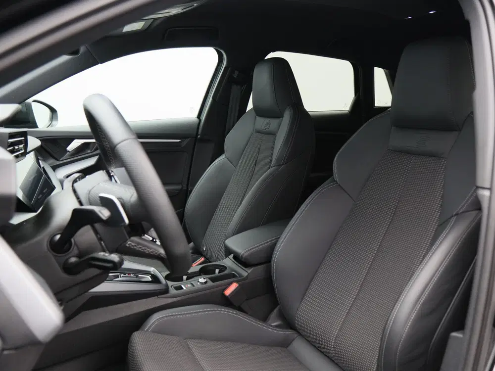 Audi A3 45 TFSi 272 Pk e S-line Competition uit 2025, foto 5