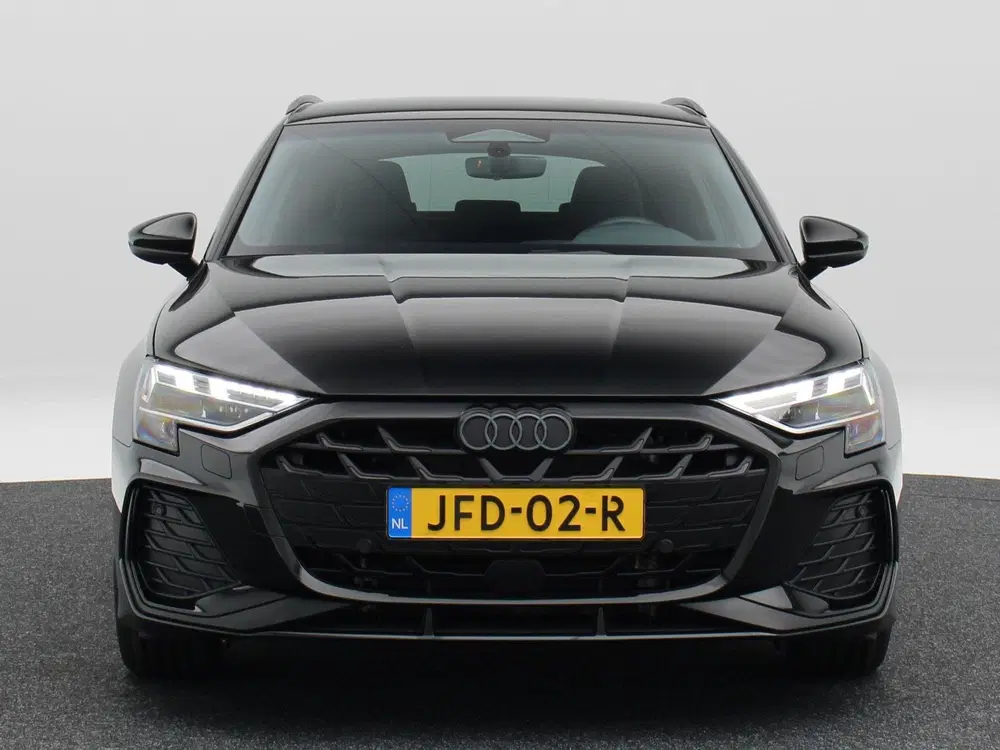 Audi A3 45 TFSi 272 Pk e S-line Competition uit 2025, foto 6