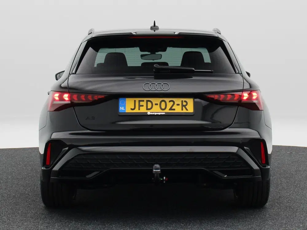 Audi A3 45 TFSi 272 Pk e S-line Competition uit 2025, foto 8
