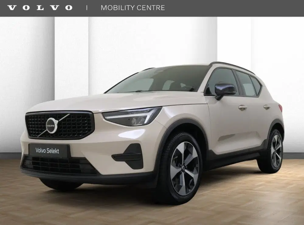 Volvo XC40 2.0 B4 Plus Dark uit 2025