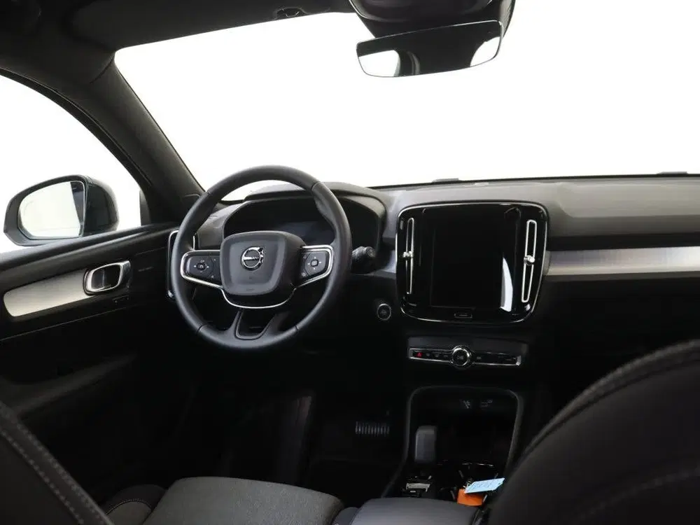 Volvo XC40 2.0 B4 Plus Dark uit 2025, foto 10