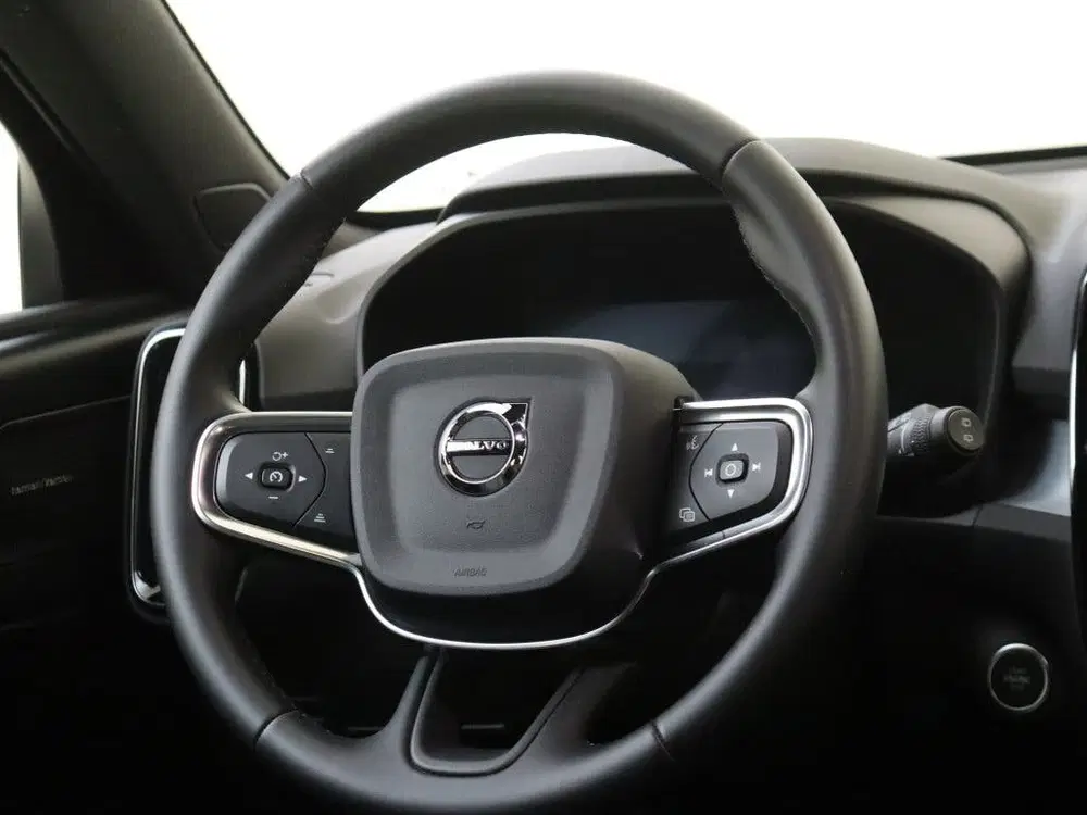 Volvo XC40 2.0 B4 Plus Dark uit 2025, foto 11