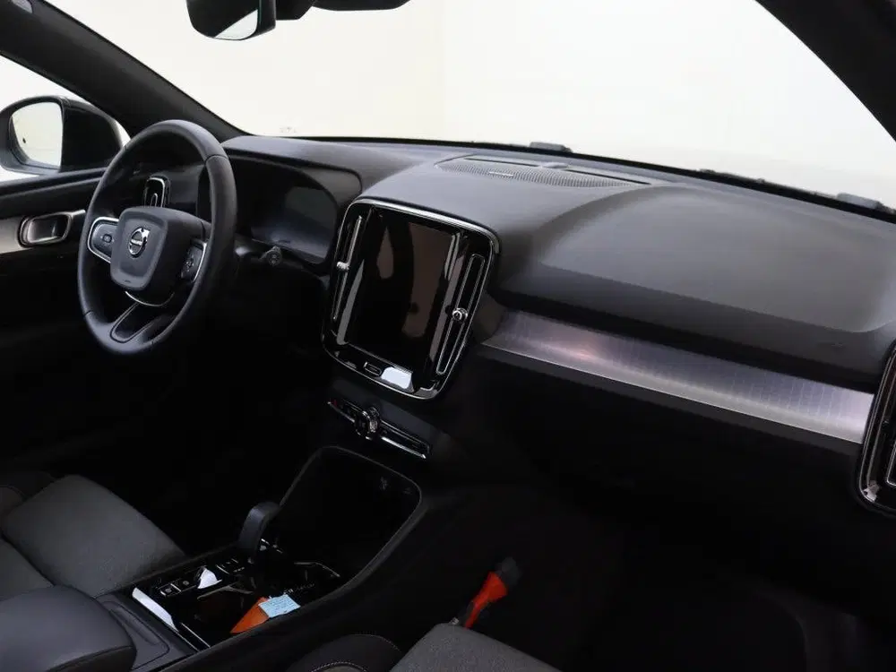 Volvo XC40 2.0 B4 Plus Dark uit 2025, foto 12