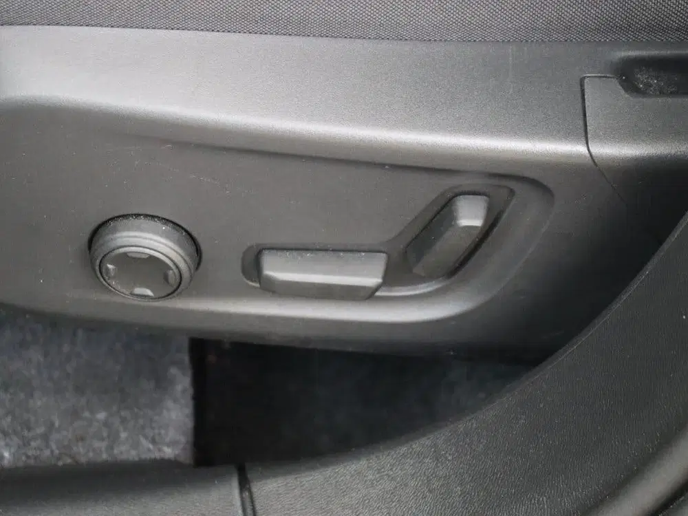 Volvo XC40 2.0 B4 Plus Dark uit 2025, foto 18