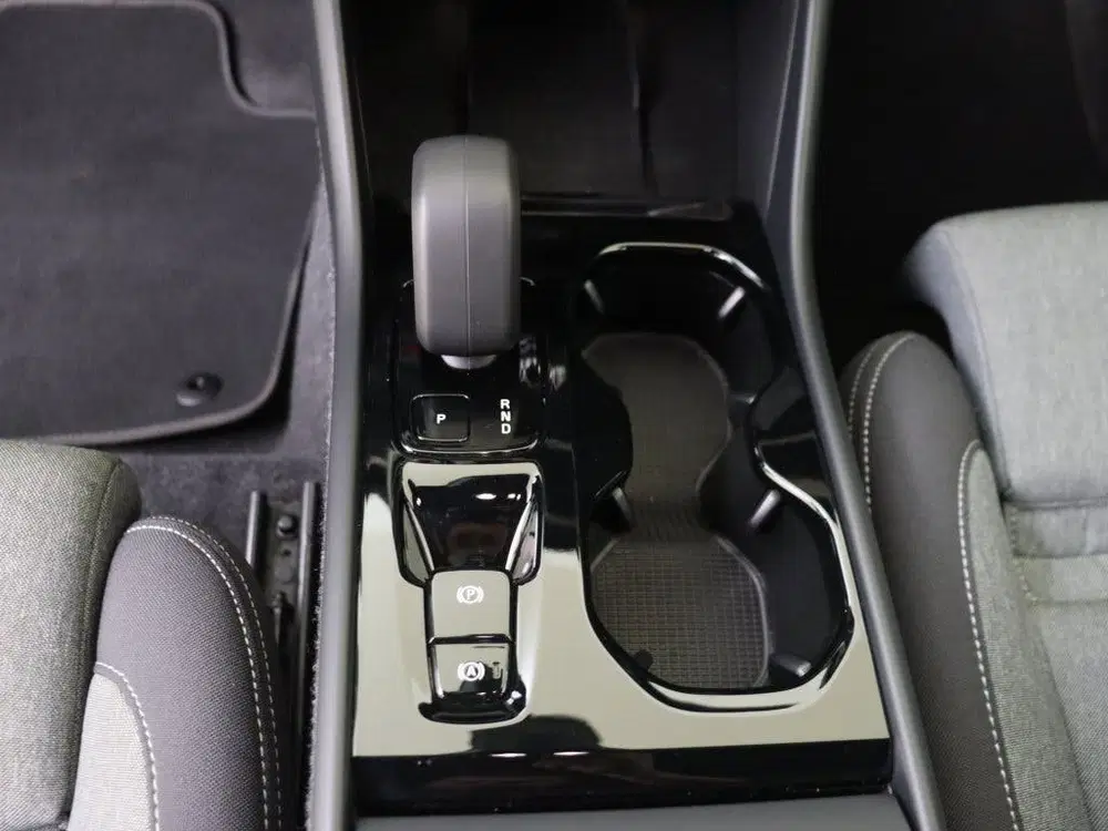Volvo XC40 2.0 B4 Plus Dark uit 2025, foto 19