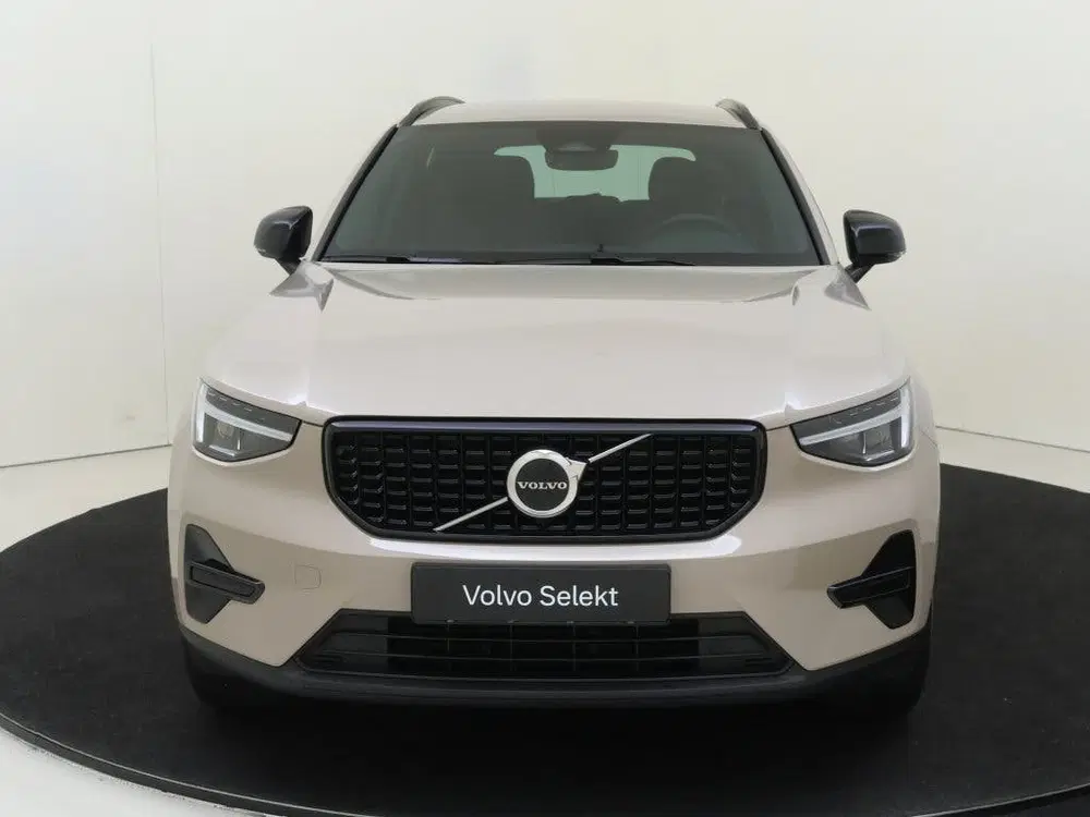 Volvo XC40 2.0 B4 Plus Dark uit 2025, foto 3