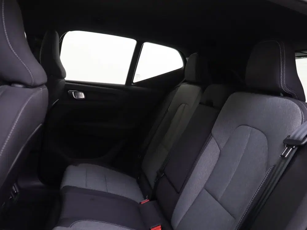 Volvo XC40 2.0 B4 Plus Dark uit 2025, foto 8