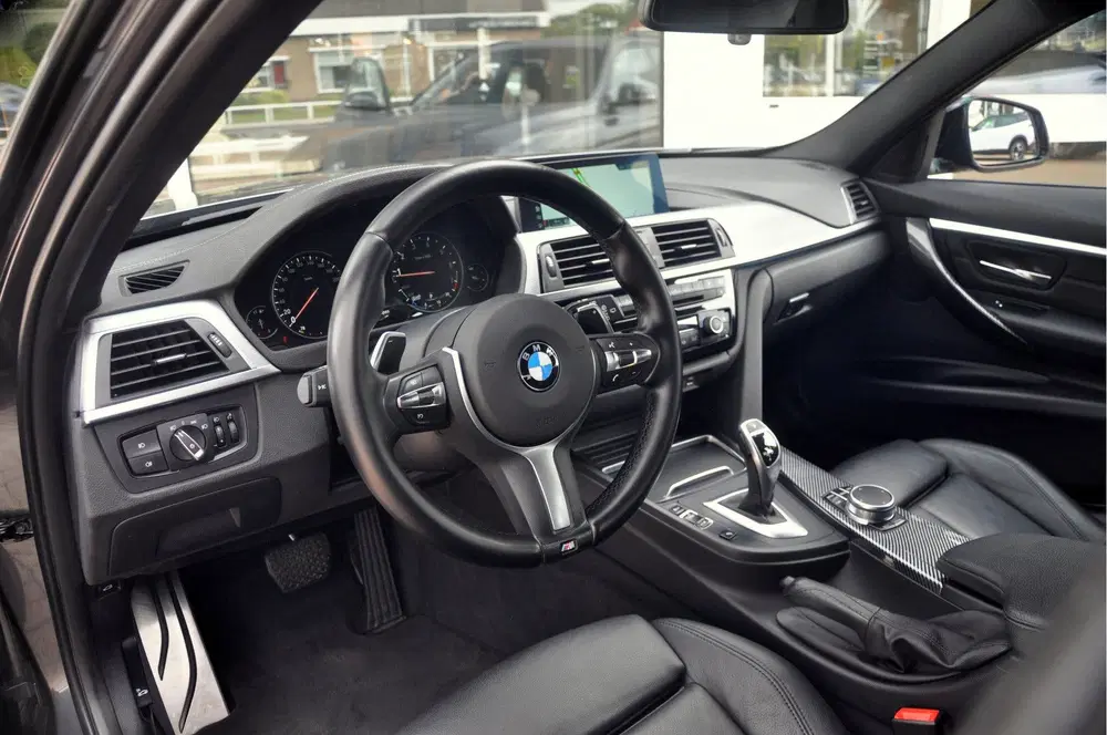 BMW 3-serie 3 Serie Touring 320i M-Sport Edition uit 2019, foto 15