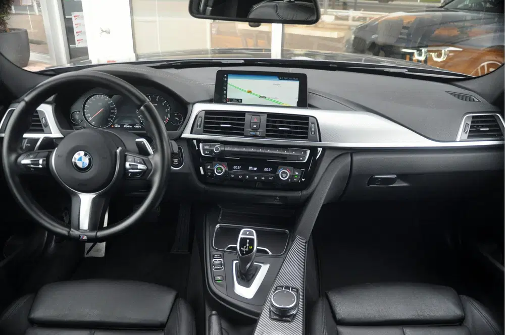 BMW 3-serie 3 Serie Touring 320i M-Sport Edition uit 2019, foto 16