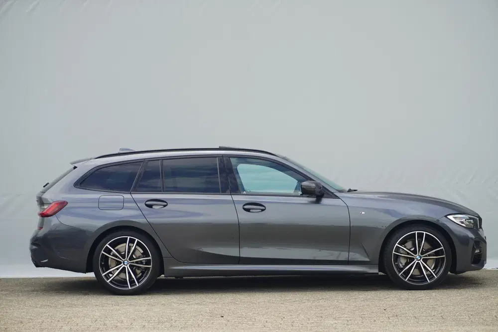 BMW 3-serie Touring 330i xDrive M Sportpakket uit 2022, foto 4