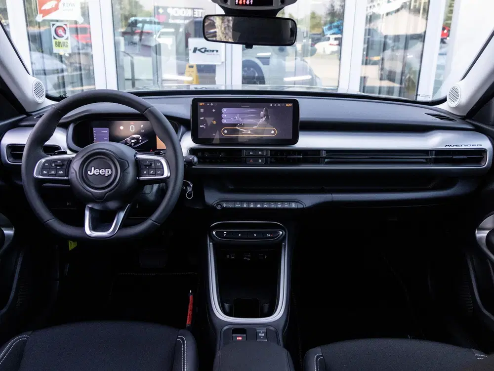 Jeep Avenger 1.2 e-Hybrid Altitude uit 2024, foto 2