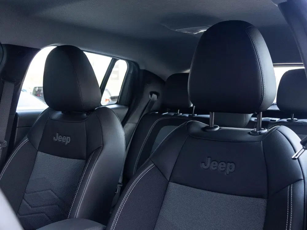 Jeep Avenger 1.2 e-Hybrid Altitude uit 2024, foto 8