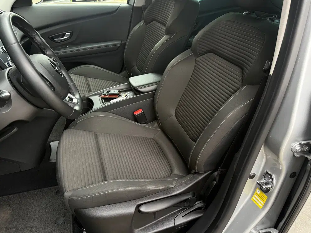 Renault Grand Scenic Grand Scénic 1.3 TCe Business Zen 7p. uit 2021, foto 3