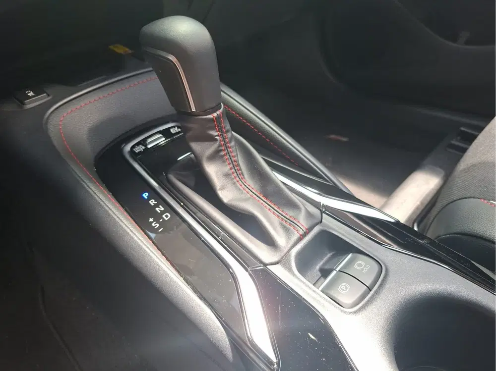 Toyota Corolla Hybrid 180 GR Sport + Pack uit 2026, foto 13