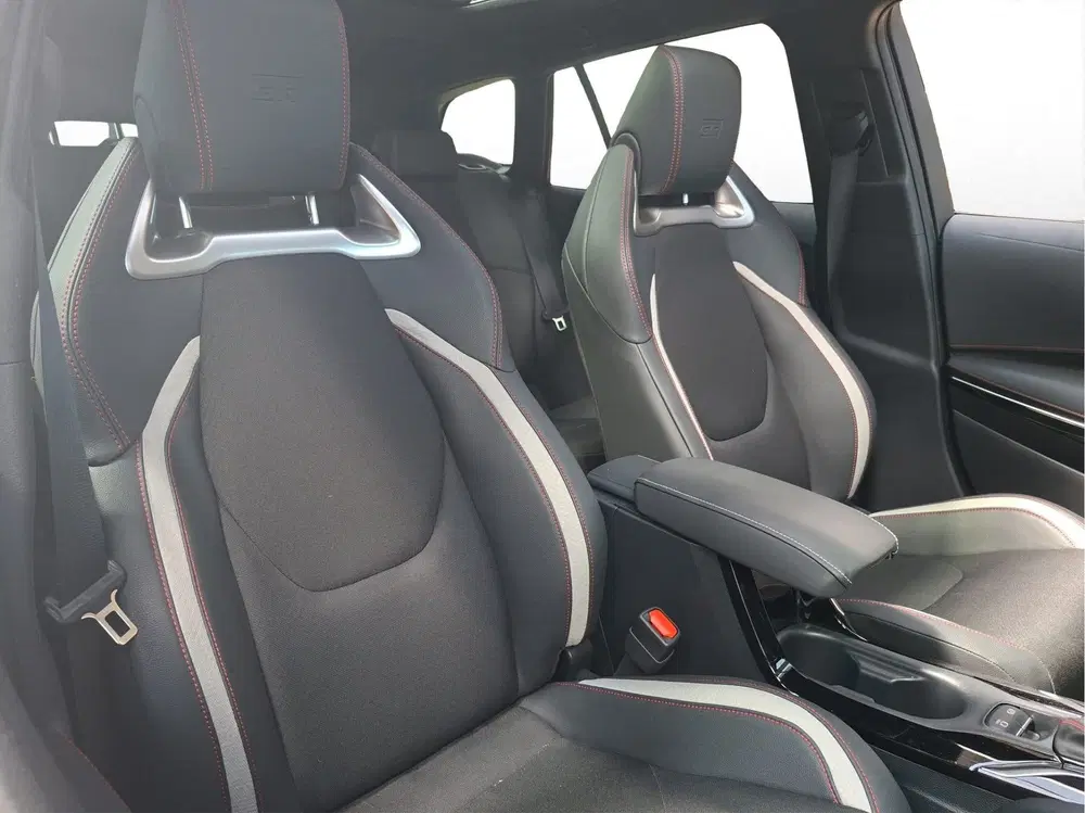 Toyota Corolla Hybrid 180 GR Sport + Pack uit 2026, foto 7