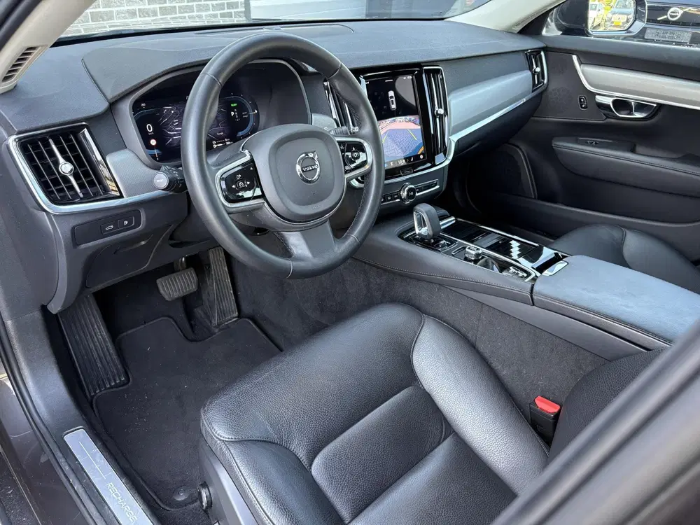 Volvo V90 2.0 T6 Plug-in hybrid AWD Core Bright uit 2022, foto 2