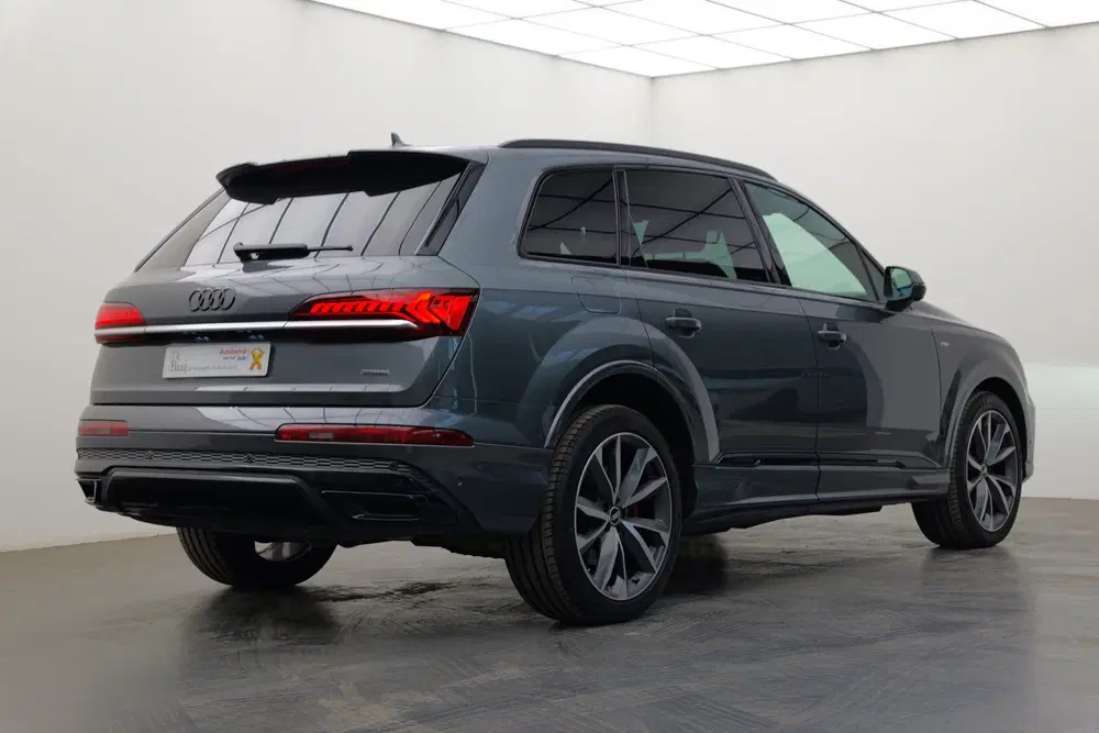 Audi Q7 55 TFSI e quattro Pro Line S uit 2021, foto 2