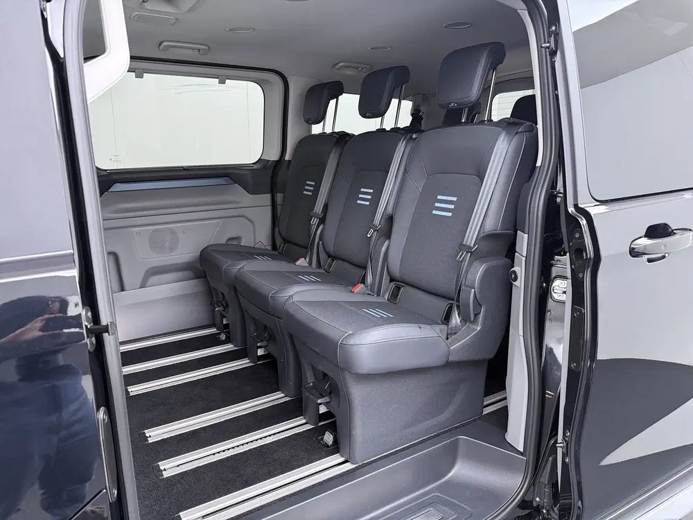 Ford Tourneo Custom 340 2.5 PHEV 233 pk L1 8 persoons uit 2025, foto 10