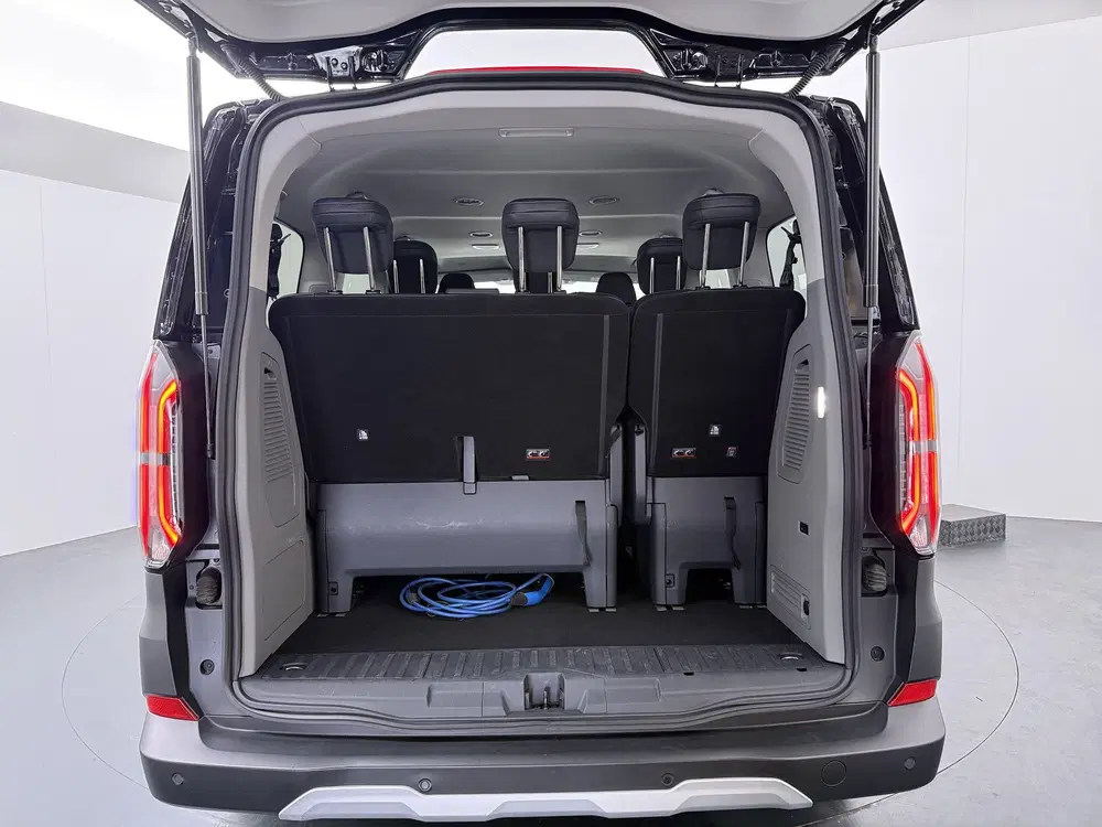 Ford Tourneo Custom 340 2.5 PHEV 233 pk L1 8 persoons uit 2025, foto 9
