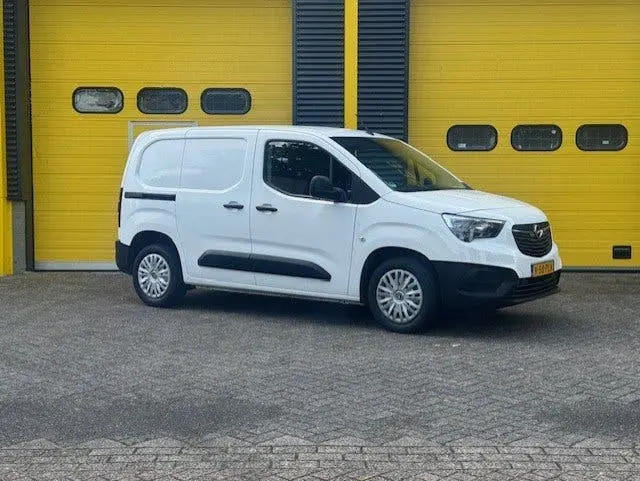 Opel Combo 1.2 Airco cruise navi BTW&BPM VRIJ uit 2020, foto 2