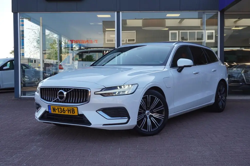 Volvo V60 2.0 T6 Recharge AWD Inscription Automaat | Panodak uit 2021