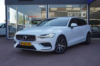 Volvo V60 2.0 T6 Recharge AWD Inscription Automaat | Panodak uit 2021